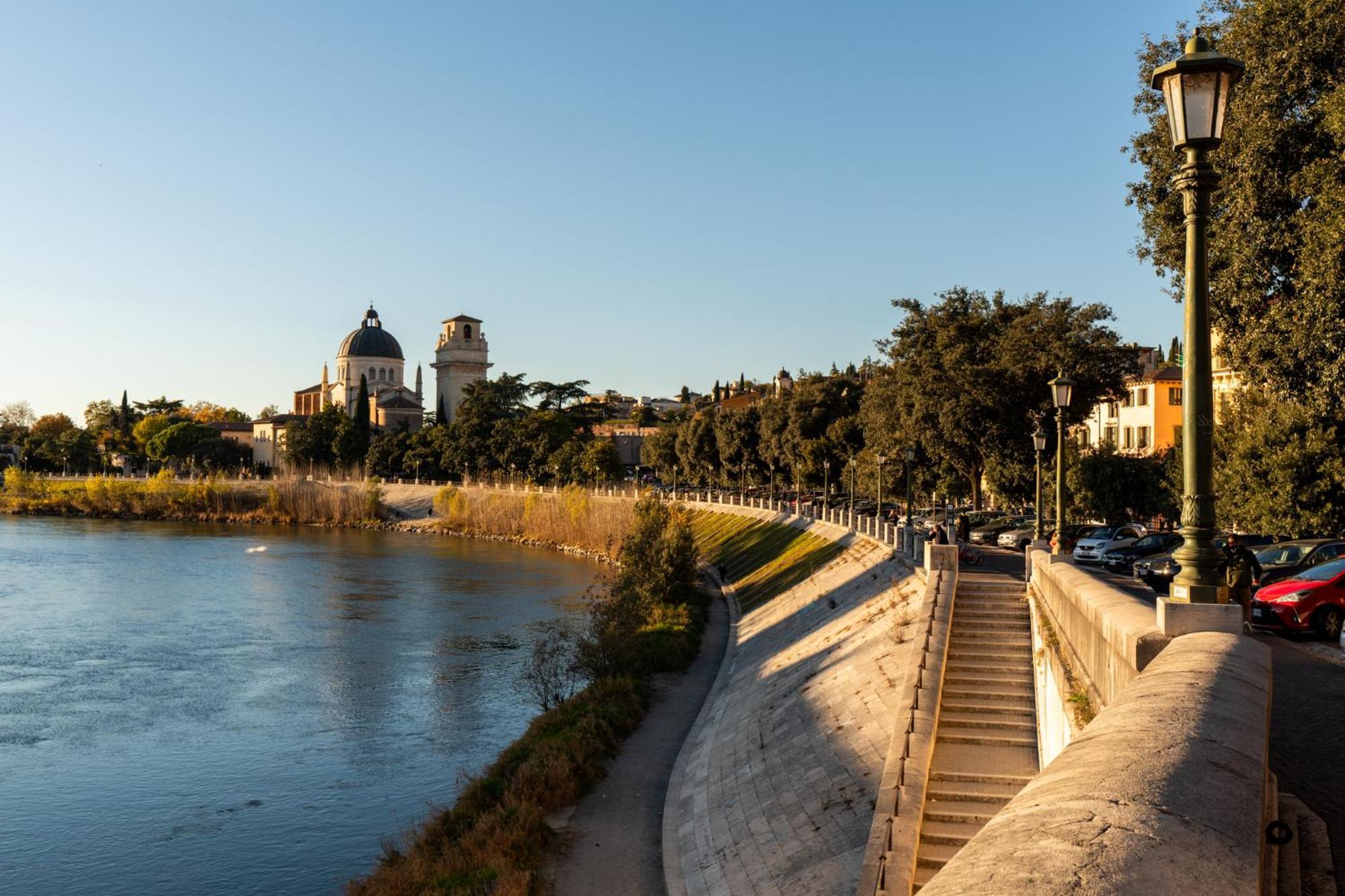 לינה וארוחת בוקר ורונה La Finestra Sul Ponte מראה חיצוני תמונה