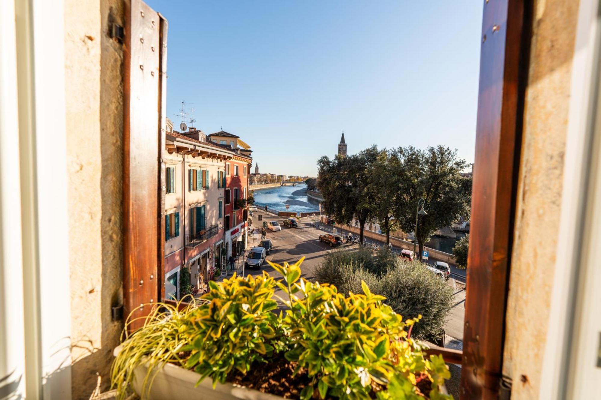 לינה וארוחת בוקר ורונה La Finestra Sul Ponte By Postcardsfrom מראה חיצוני תמונה