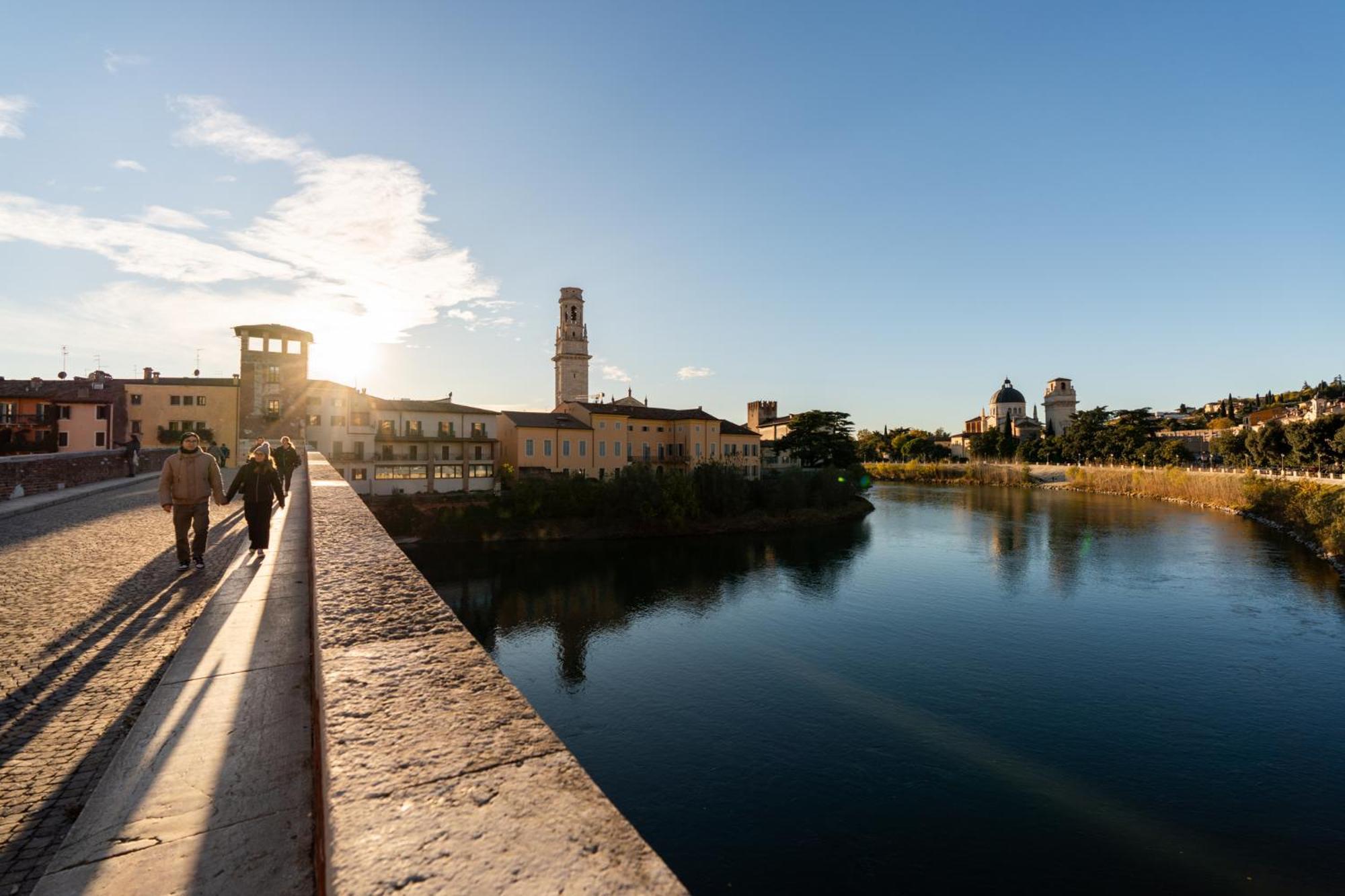לינה וארוחת בוקר ורונה La Finestra Sul Ponte By Postcardsfrom מראה חיצוני תמונה