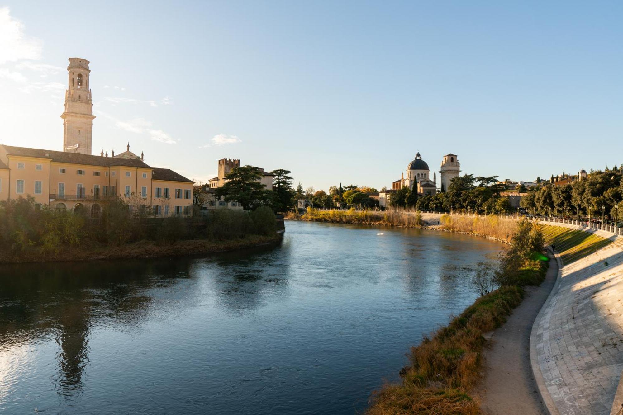 לינה וארוחת בוקר ורונה La Finestra Sul Ponte By Postcardsfrom מראה חיצוני תמונה