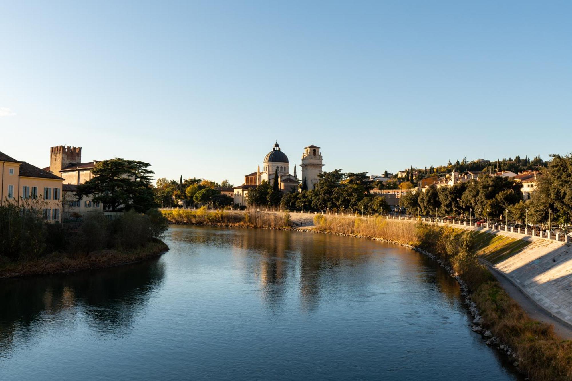 לינה וארוחת בוקר ורונה La Finestra Sul Ponte By Postcardsfrom מראה חיצוני תמונה